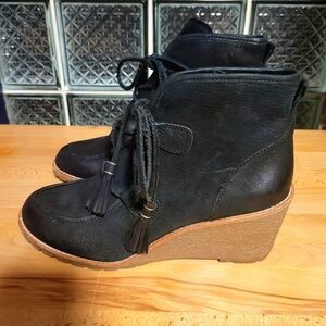 Women's G.H. Bass & Co. Teresa wedge boot sz 9.5